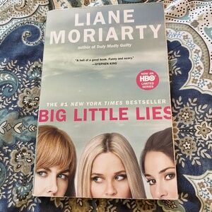 Big Little Lies -paper back